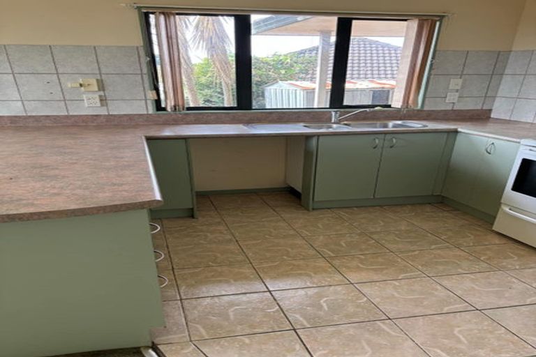 Photo of property in 14 Arrowsmith Drive, Clover Park, Auckland, 2019