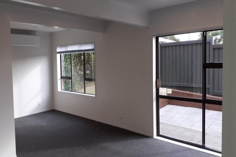 Photo of property in 41 Lyndhurst Road, Te Atatu South, Auckland, 0610