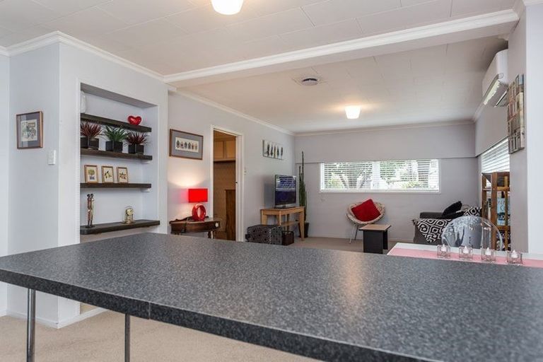 Photo of property in 2 Colwill Road, Massey, Auckland, 0614