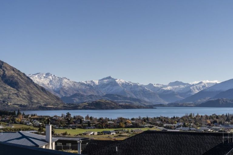 Photo of property in 10 Mataraki Place, Wanaka, 9305