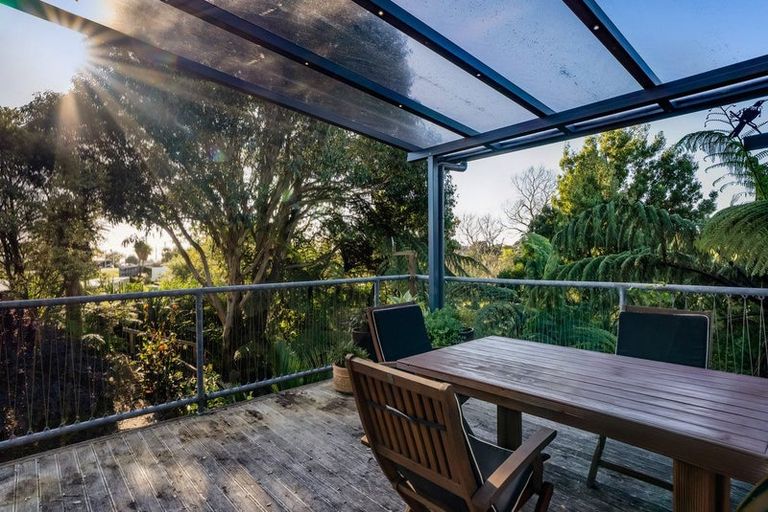 Photo of property in 127 Wairau Road, Oakura, 4314