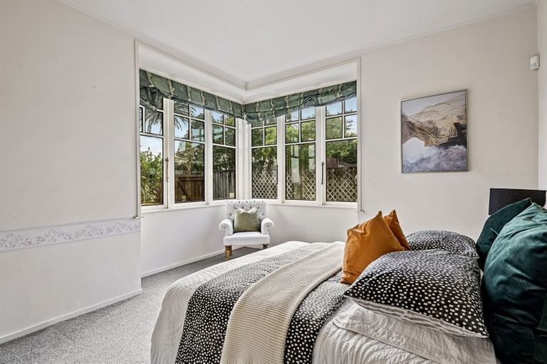 Photo of property in 13 Islington Avenue, New Lynn, Auckland, 0600