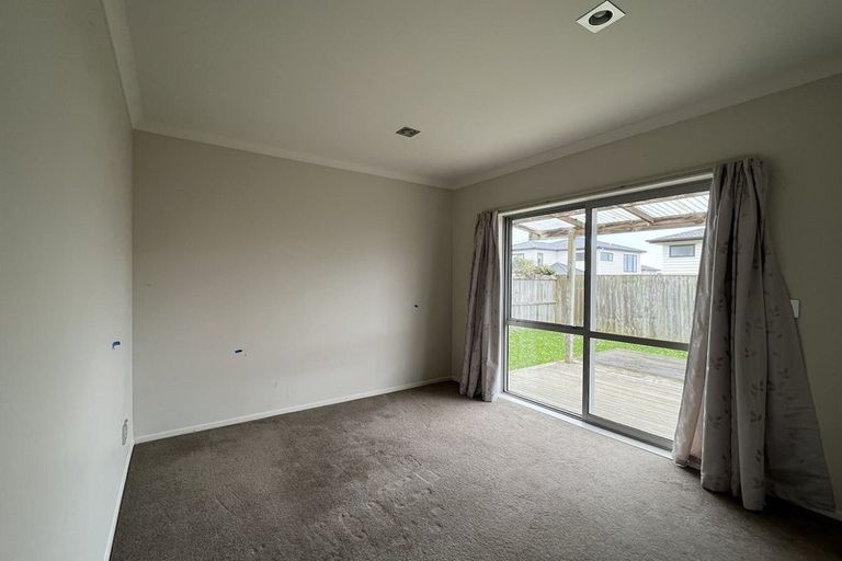 Photo of property in 16 Kira Road, Flat Bush, Auckland, 2016