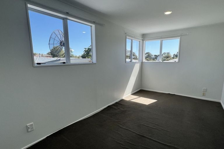 Photo of property in 2/12 De Thiery Place, Pakuranga Heights, Auckland, 2010