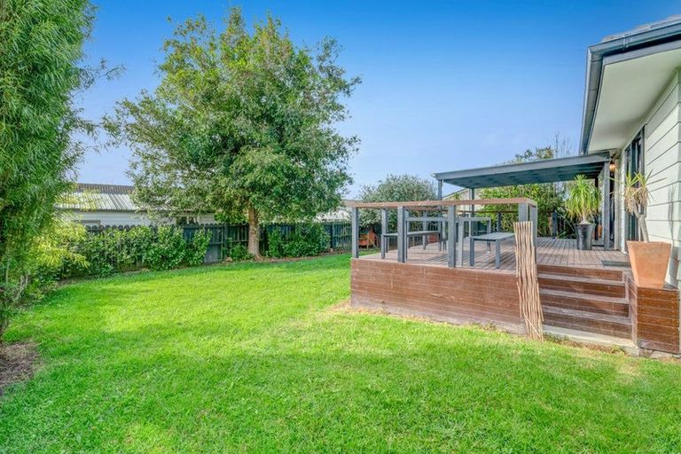 Photo of property in 5 Sevilla Place, Unsworth Heights, Auckland, 0632