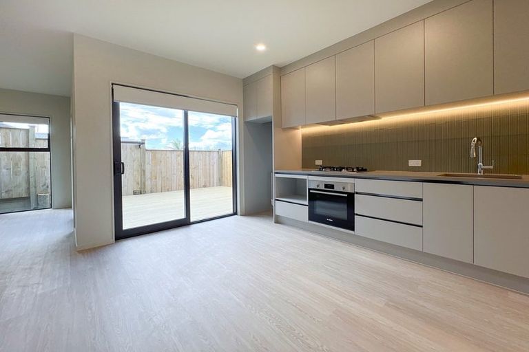 Photo of property in 46b Tiroroa Avenue, Te Atatu South, Auckland, 0610