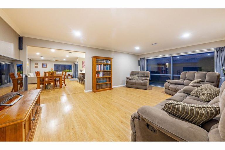 Photo of property in 13 Dunaff Place, Flat Bush, Auckland, 2019