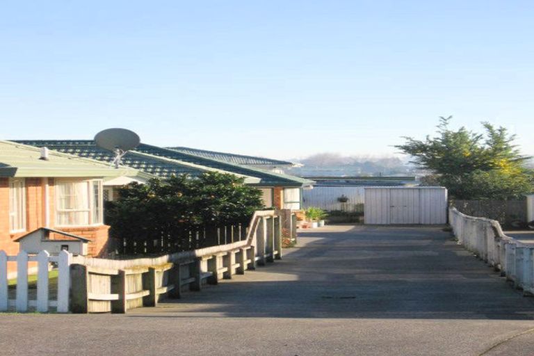 Photo of property in 8a Clevedon Road, Papakura, 2110