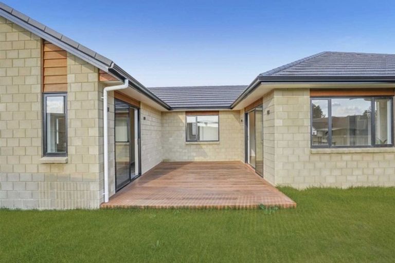 Photo of property in 1 Waikaka Place, Rototuna North, Hamilton, 3210