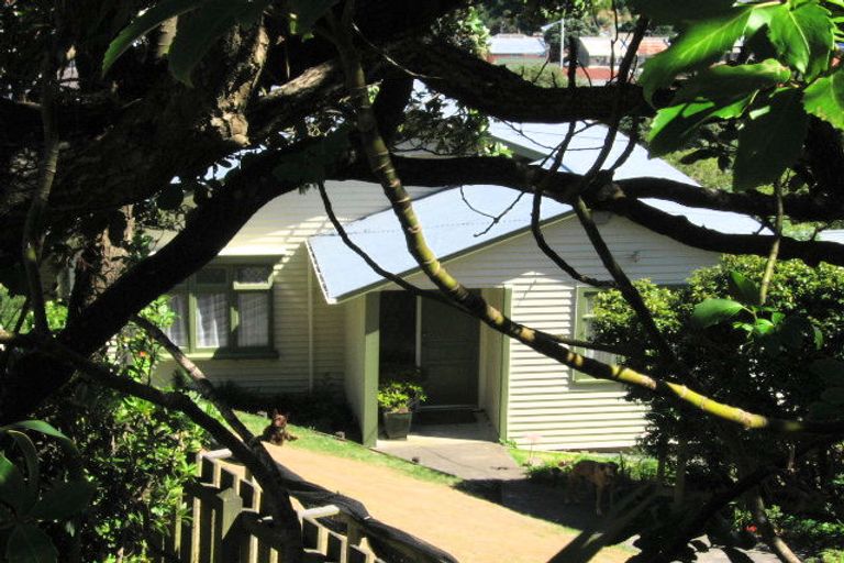Photo of property in 102 Volga Street, Island Bay, Wellington, 6023