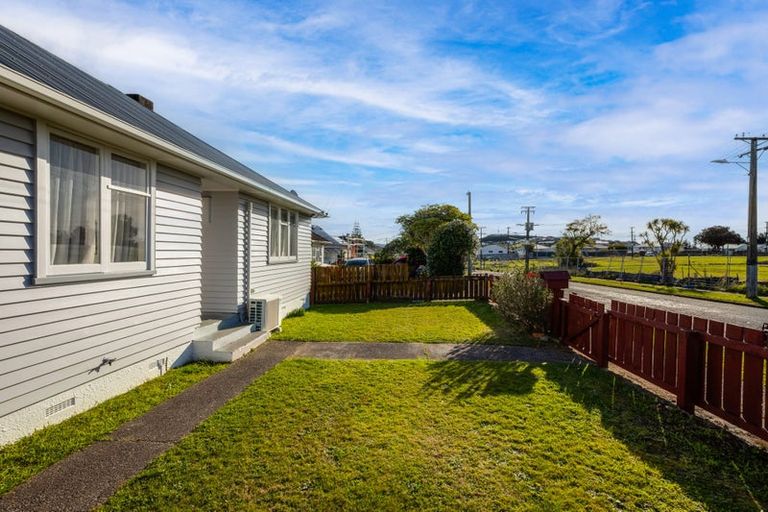 Photo of property in 10 Miranda Street, Cannons Creek, Porirua, 5024