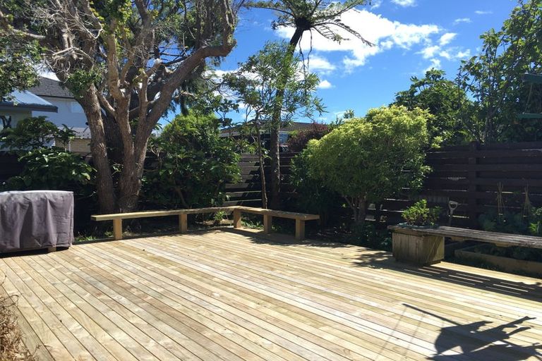 Photo of property in 113 Kahu Road, Paremata, Porirua, 5024