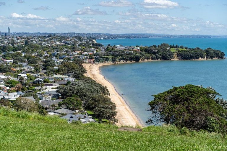 Photo of property in 131a Vauxhall Road, Narrow Neck, Auckland, 0624