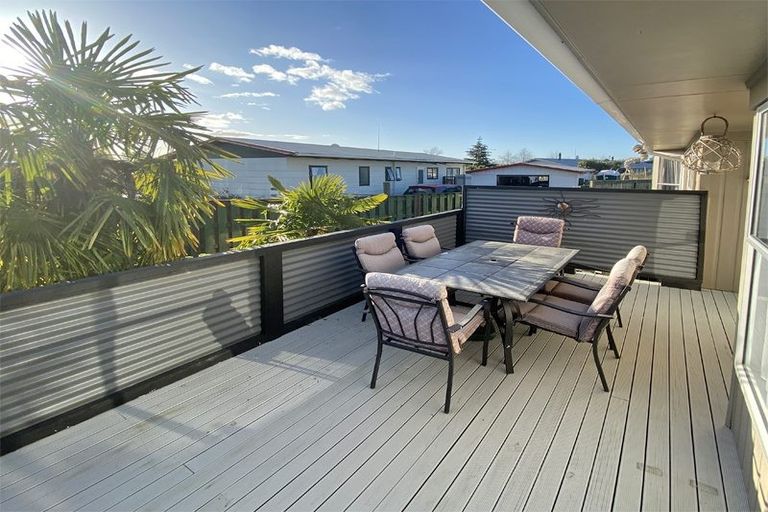Photo of property in 23 Pohutukawa Drive, Owhata, Rotorua, 3010
