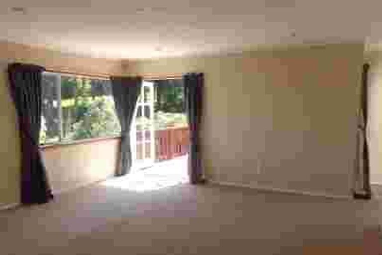 Photo of property in 13 Trengove Place, West Harbour, Auckland, 0618