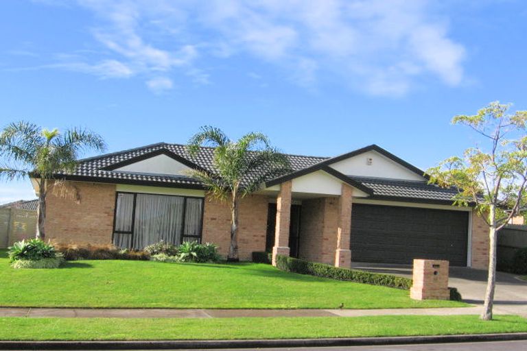 Photo of property in 12 Newinn Crescent, East Tamaki Heights, Auckland, 2016