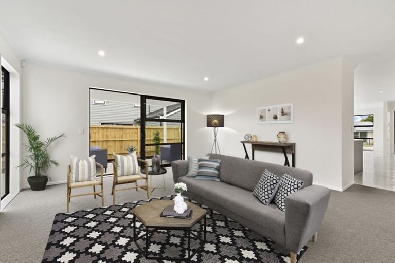 Photo of property in 4 Taikura Avenue, Red Beach, 0932