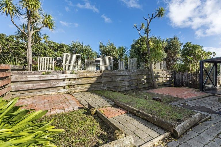 Photo of property in 117 Gloaming Hill, Titahi Bay, Porirua, 5022