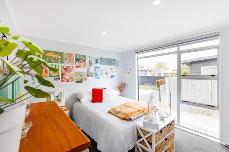 Photo of property in 58 Exeter Crescent, Takaro, Palmerston North, 4412