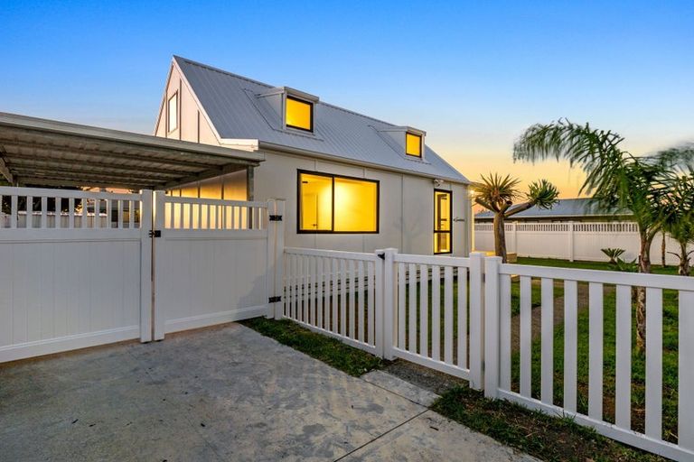Photo of property in 15 Waitai Street, Castlecliff, Whanganui, 4501