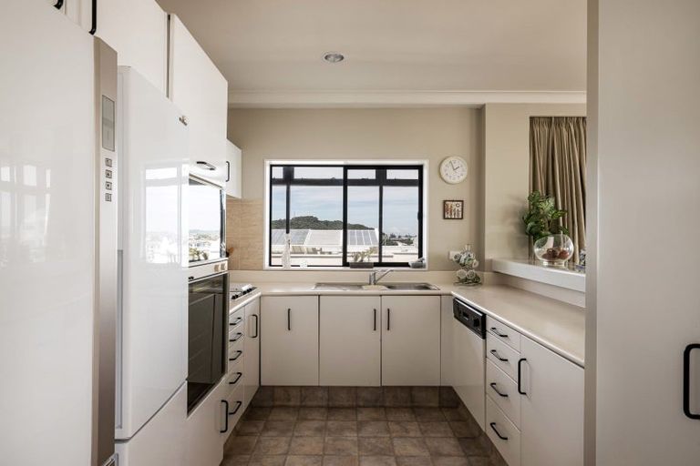 Photo of property in 21 Maunganui Road, Mount Maunganui, 3116