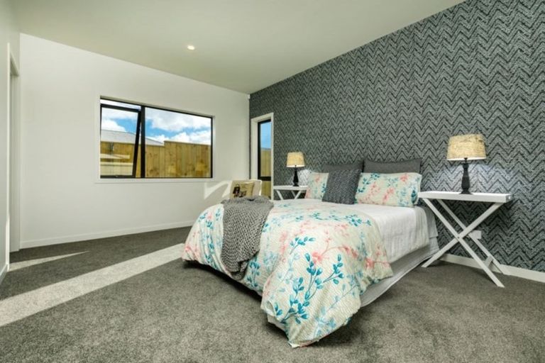 Photo of property in 17 Papa Orchard Drive, Kumeu, 0810