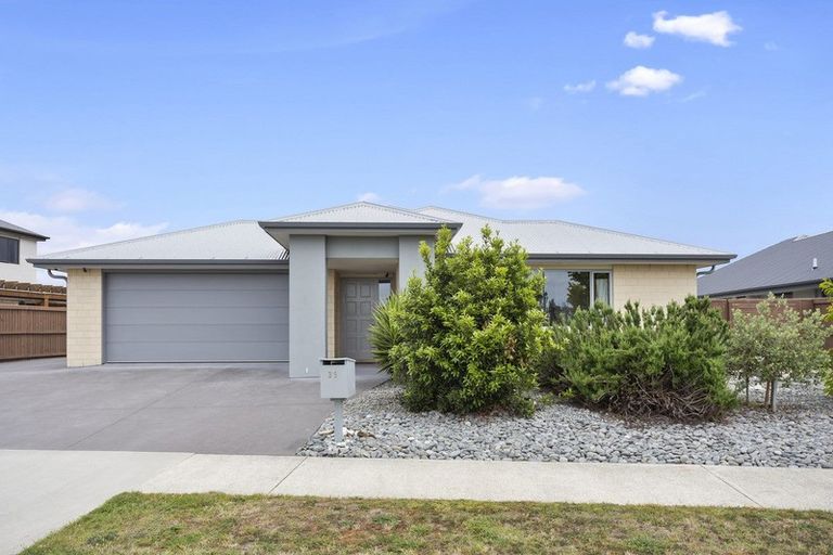 Photo of property in 35 Brockelbank Drive, Kaiapoi, 7630