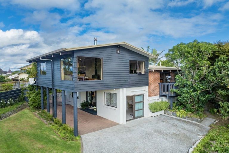 Photo of property in 3 View Road, Shelly Park, Auckland, 2014