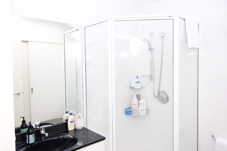 Photo of property in 1/86 Oaktree Avenue, Browns Bay, Auckland, 0630