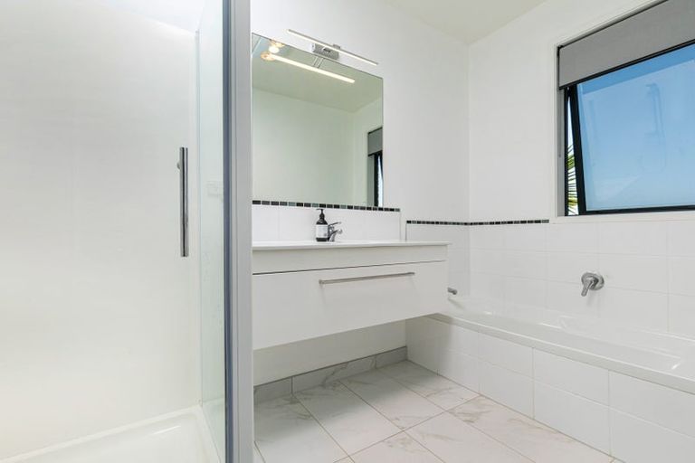 Photo of property in 4 Karika Place, Massey, Auckland, 0614