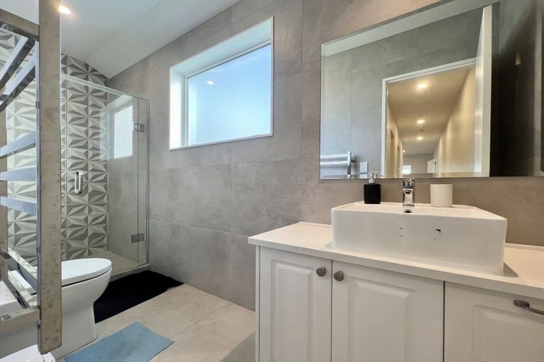 Photo of property in 42 Takurua Terrace, Orewa, 0931