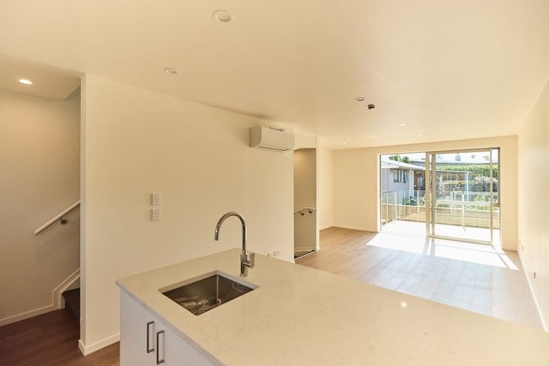 Photo of property in 14 Te Puketoka Lane, Mangere, 2022