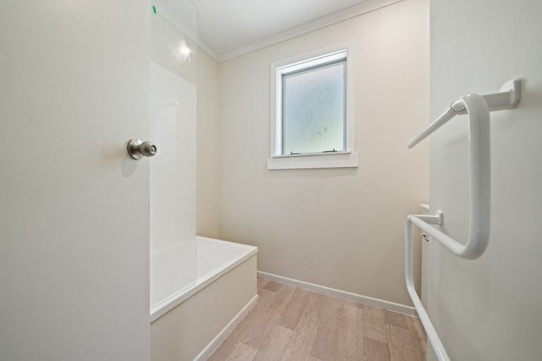 Photo of property in 81 Awanui Street, Merrilands, New Plymouth, 4312