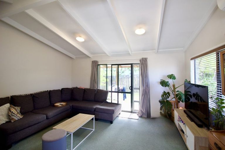 Photo of property in 36 Cockayne Crescent, Sunnynook, Auckland, 0620
