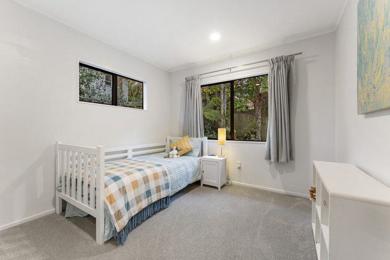 Photo of property in 2/18 Atlantis Place, Totara Vale, Auckland, 0629