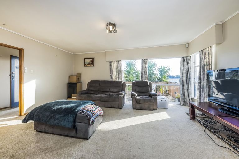 Photo of property in 21 Gainsborough Street, Manurewa, Auckland, 2102