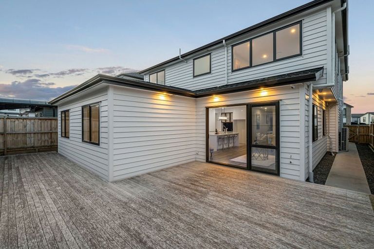 Photo of property in 54 Drumbuoy Drive, Flat Bush, Auckland, 2019