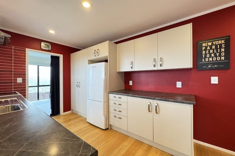 Photo of property in 16 Cathie Place, Karori, Wellington, 6012