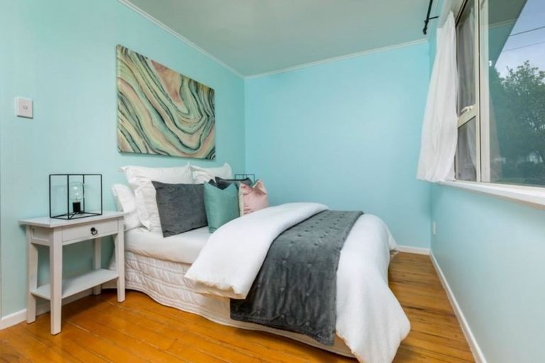 Photo of property in 48 Waimumu Road, Massey, Auckland, 0614