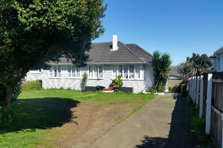Photo of property in 11 Arimu Road, Papakura, 2110