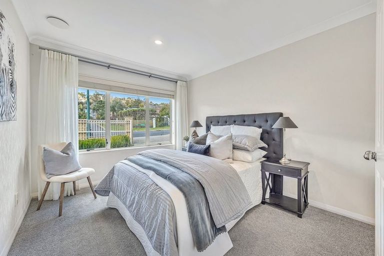 Photo of property in 43 Lansell Drive, East Tamaki Heights, Auckland, 2016