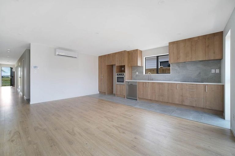 Photo of property in 16 Auranga Drive, Karaka, Papakura, 2113