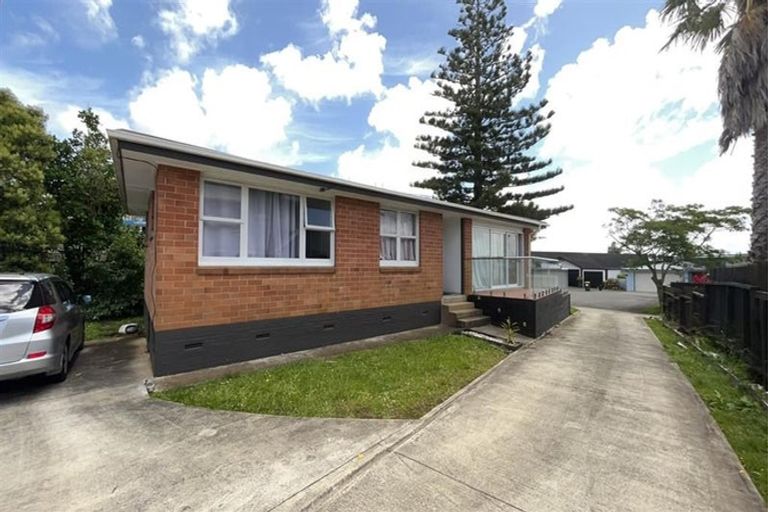 Photo of property in 31 Dawnhaven Drive, Te Atatu Peninsula, Auckland, 0610