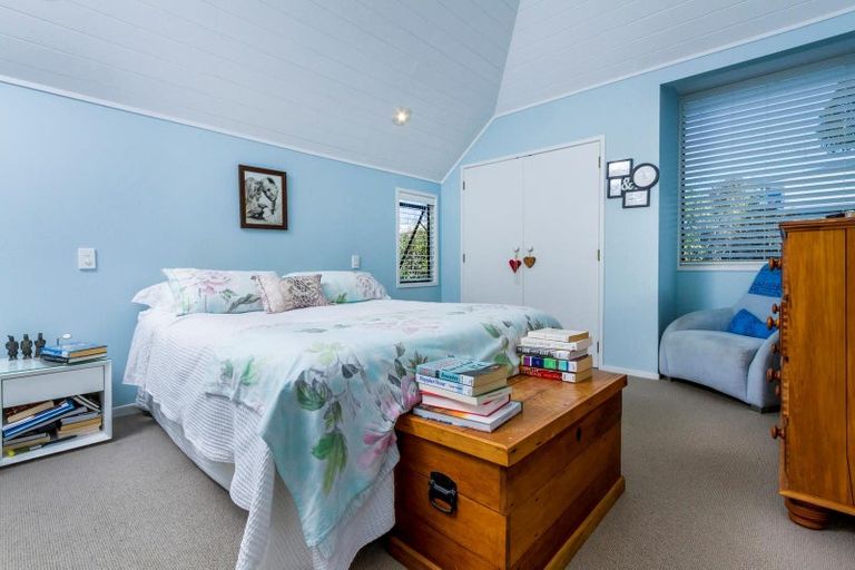 Photo of property in 30 Oxford Terrace, Coromandel, 3506