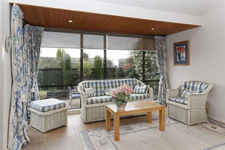 Photo of property in 43 Camberwell Place, Avonhead, Christchurch, 8042