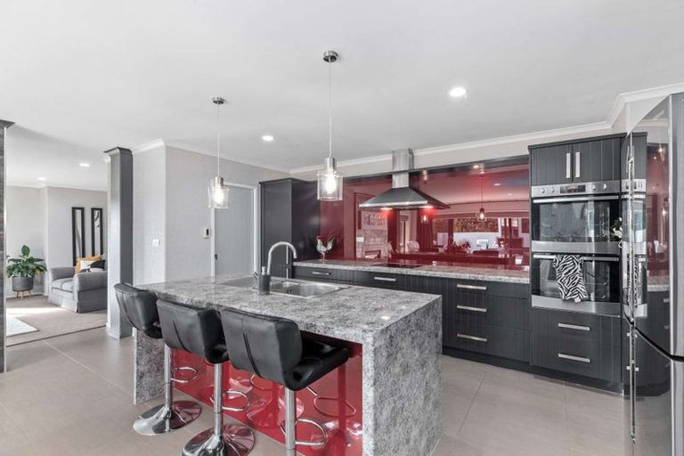 Photo of property in 8 Millbrook Drive, Waiuku, 2683