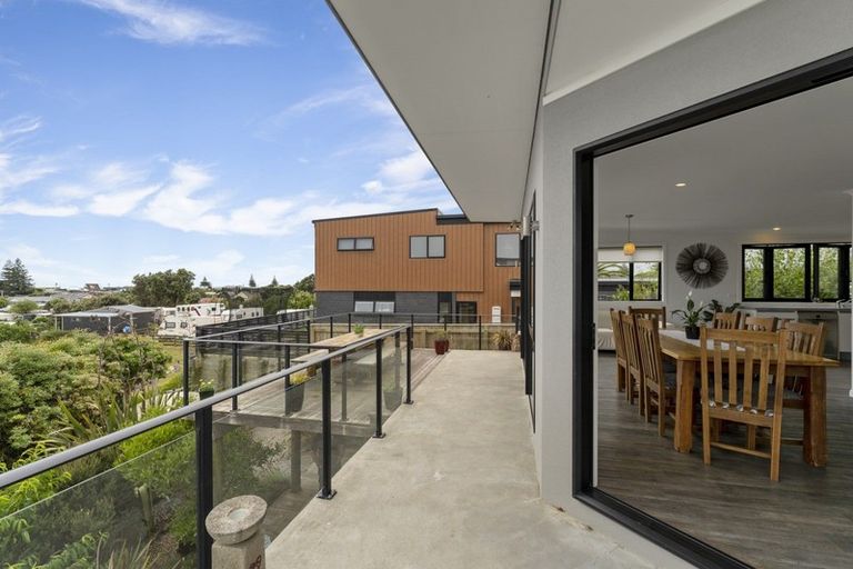 Photo of property in 14 Duncans Way, Otaki Beach, Otaki, 5512