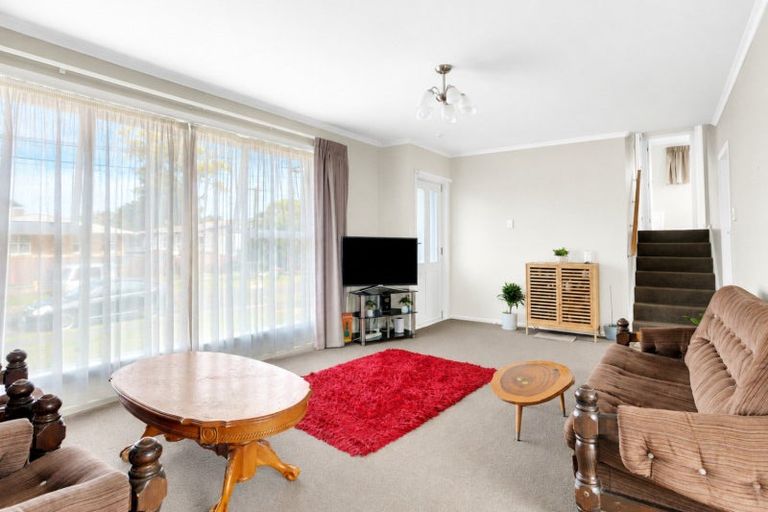 Photo of property in 24 Larnach Street, St Andrews, Hamilton, 3200