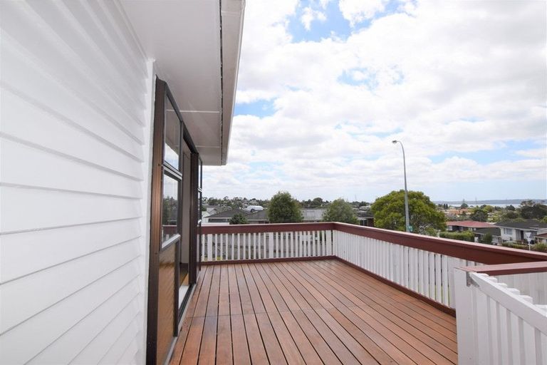 Photo of property in 125 Mcleod Road, Te Atatu South, Auckland, 0610