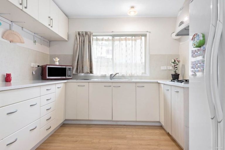 Photo of property in 66a Parrs Cross Road, Henderson, Auckland, 0612